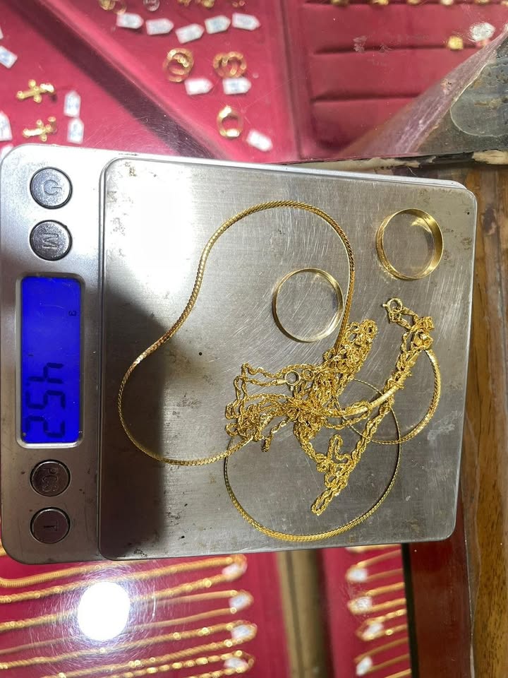 Jual beli emas