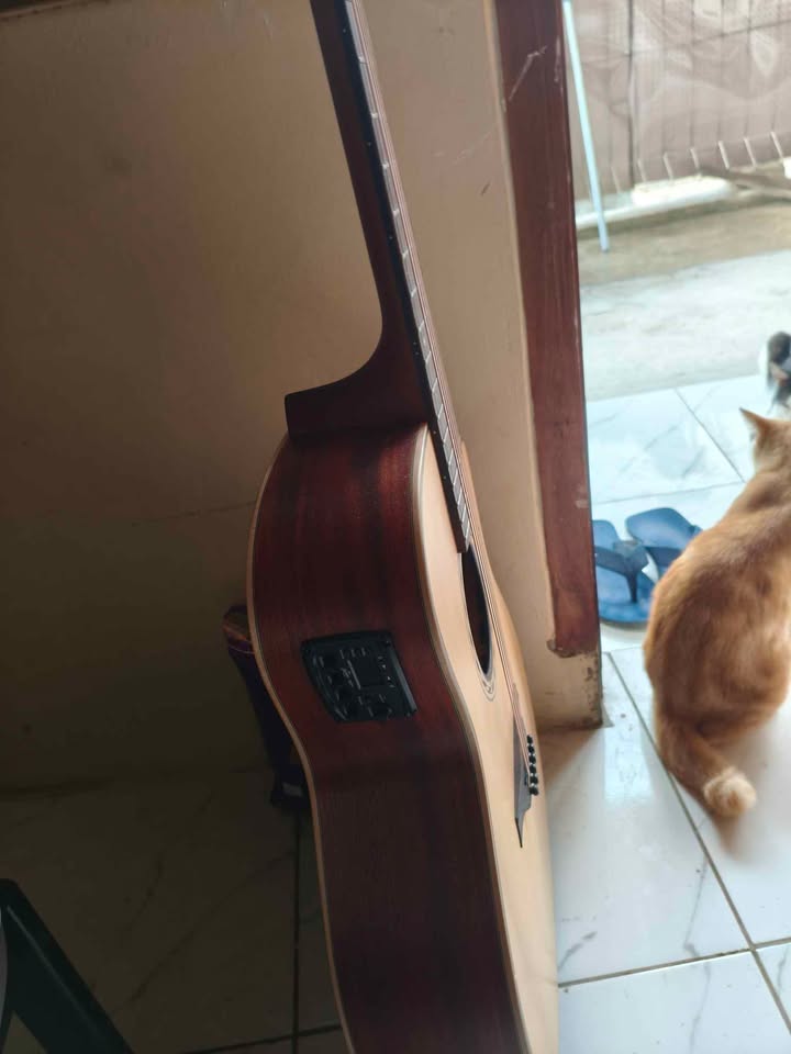 Dijual gitar merk Bromo ciantra
