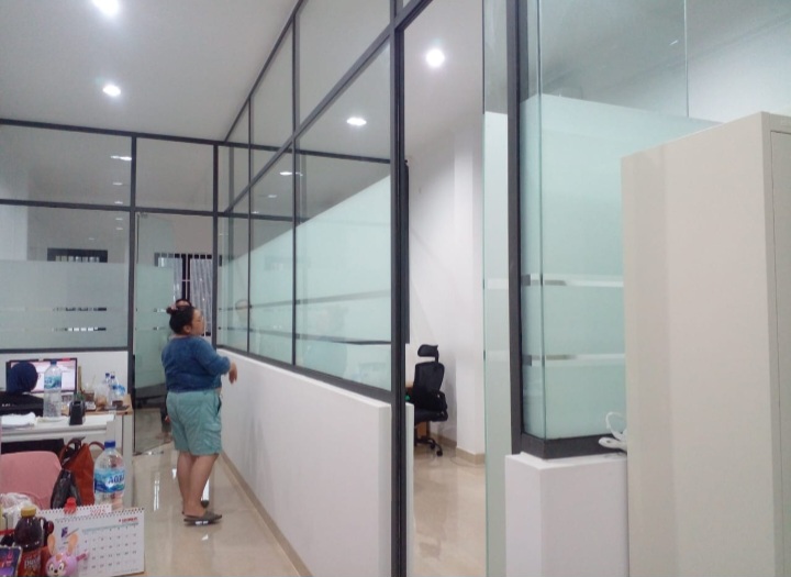 JASA PASANG STICKER SANDBLAST DI JAKARTA