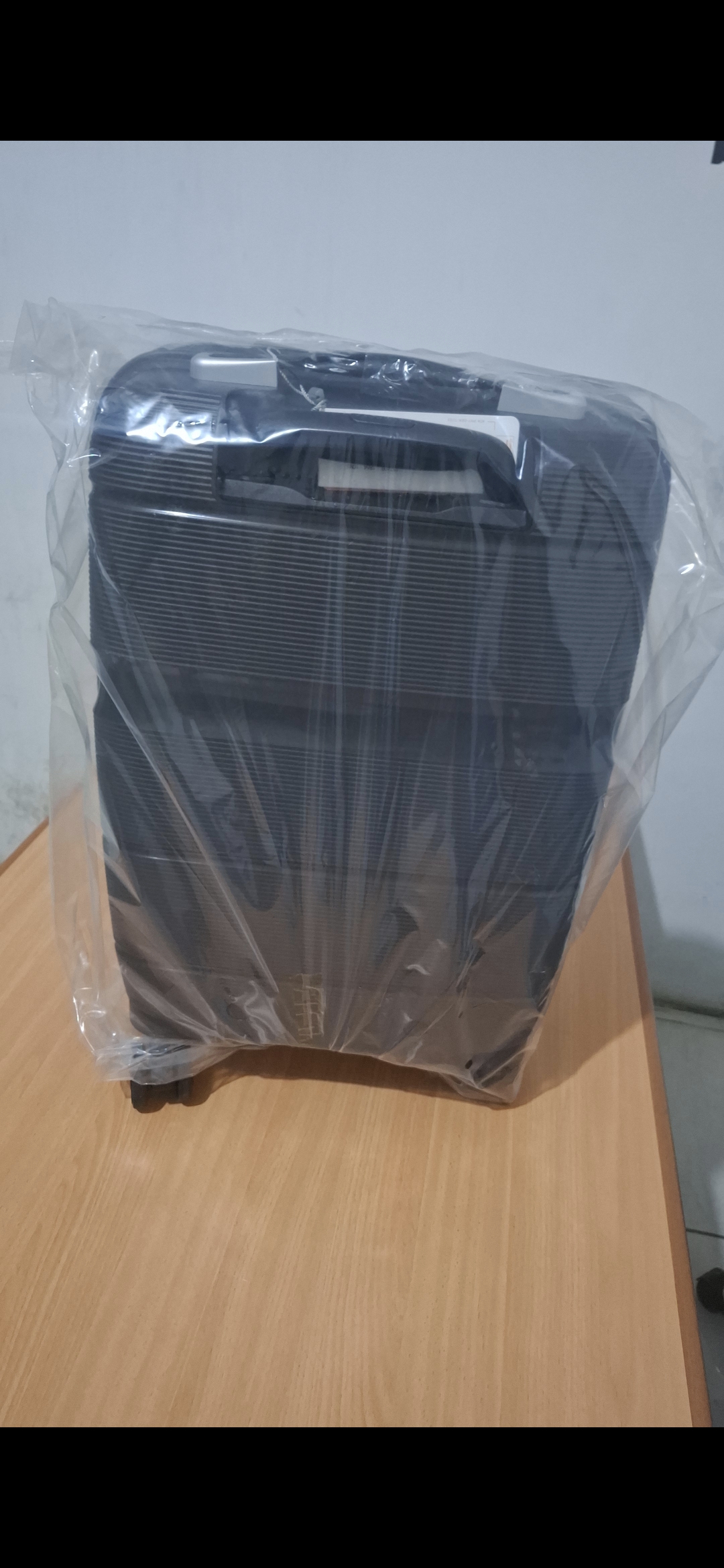 Jual Koper American Tourister hardcase Rinia cabin 20 inch TSA 8W