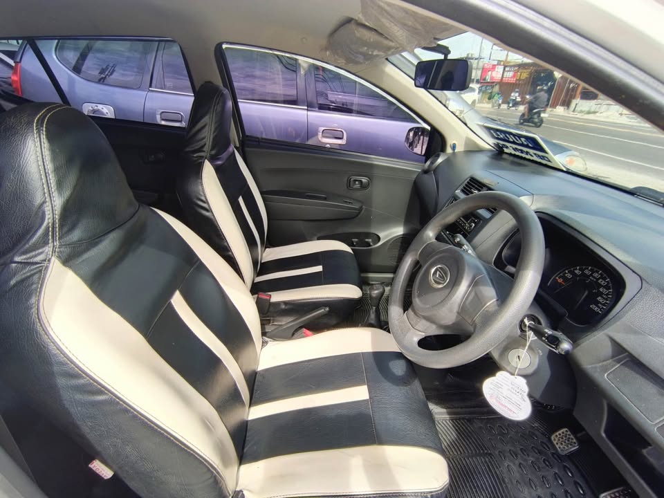 2014 DAIHATSU AYLA MOBIL BEKAS MURAH unit istimewa siap jalan