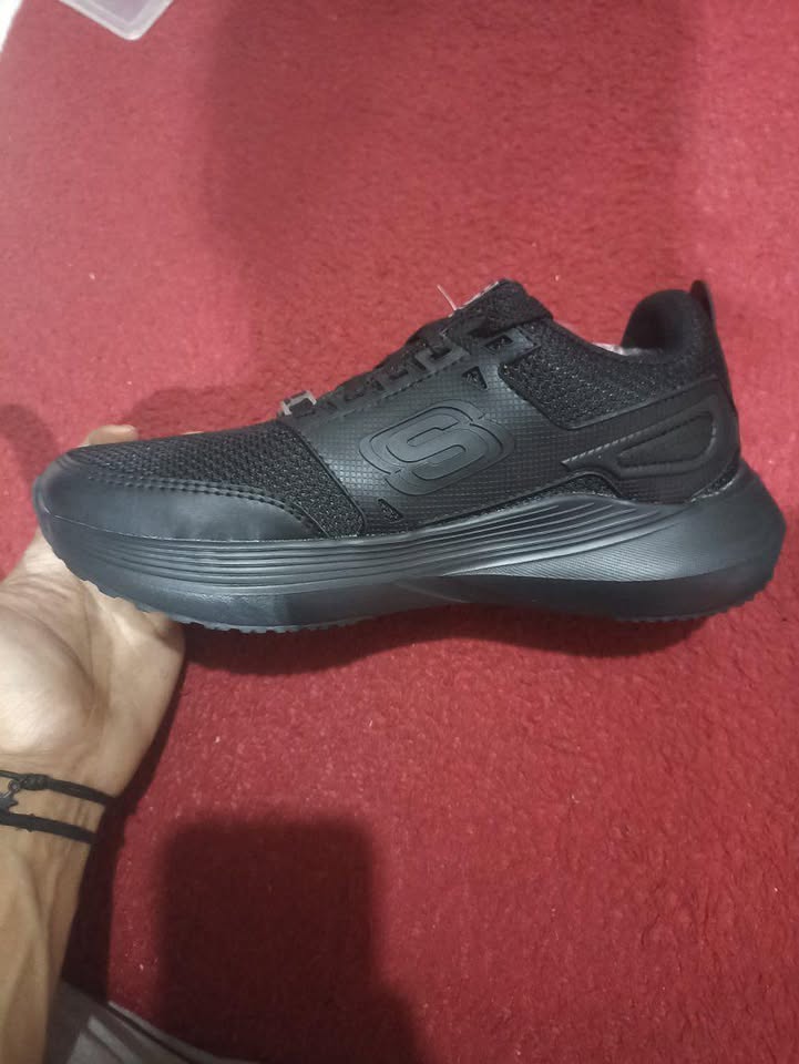 Sepatu running skechers