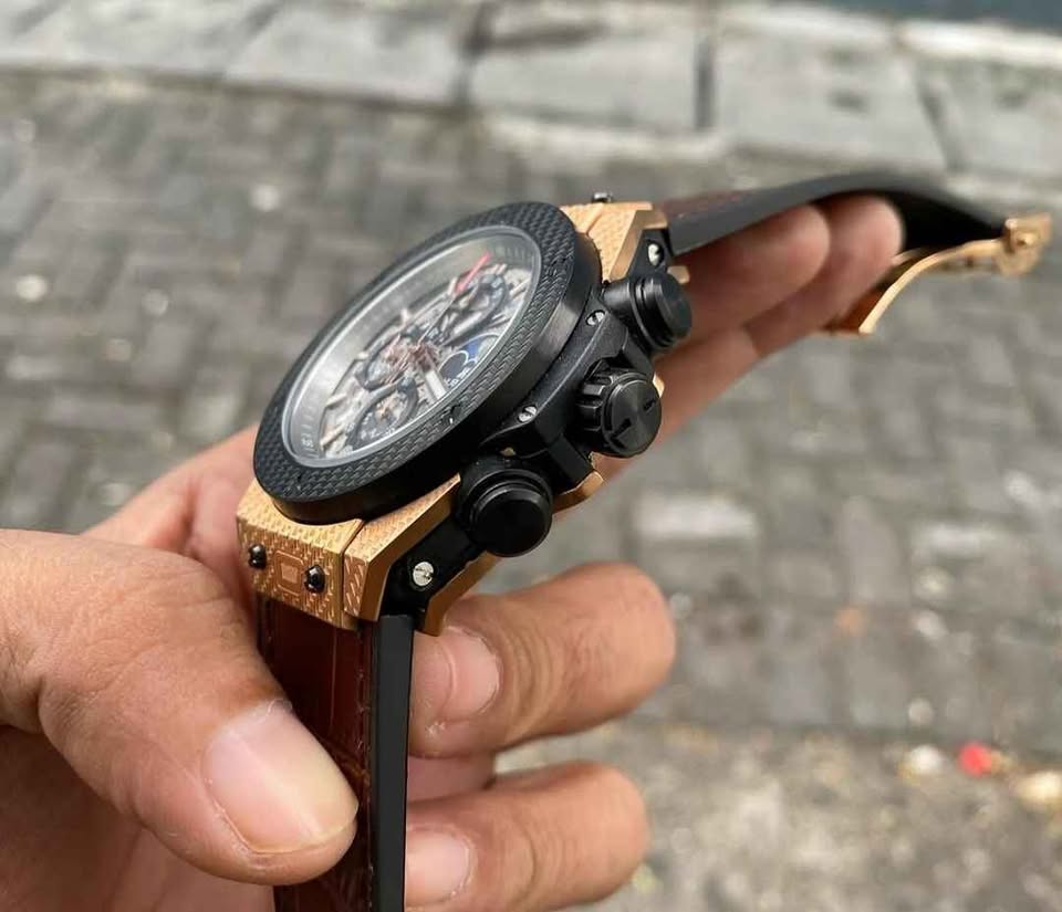 Jam tangan H*BL*T siap pakai