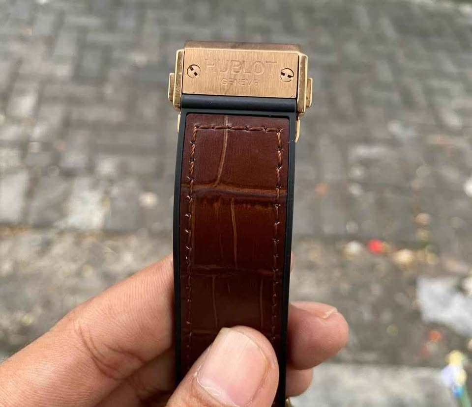 Jam tangan H*BL*T siap pakai