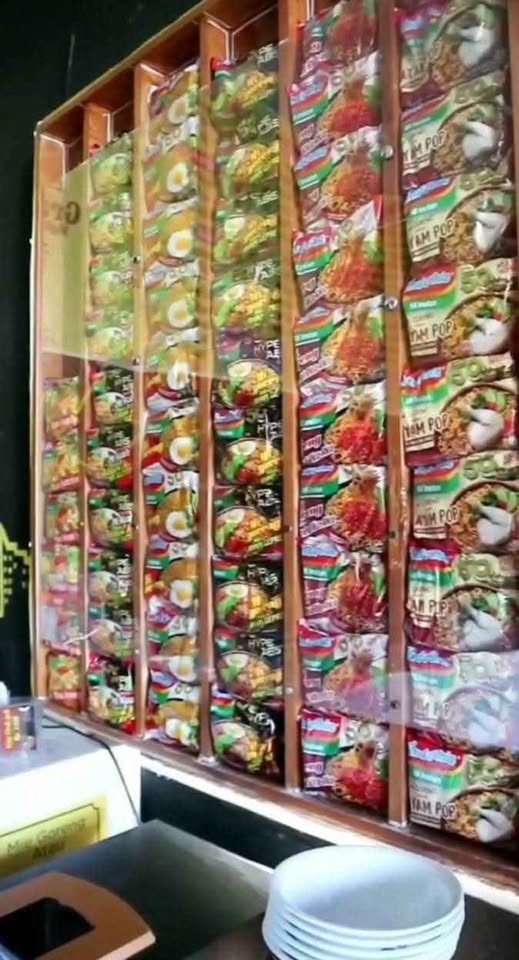 Rak Display Warmindo