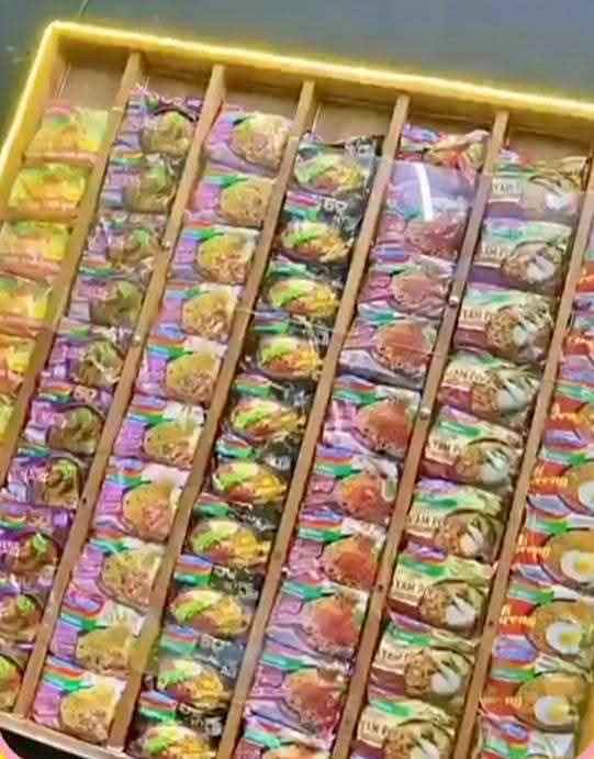 Rak Display Warmindo