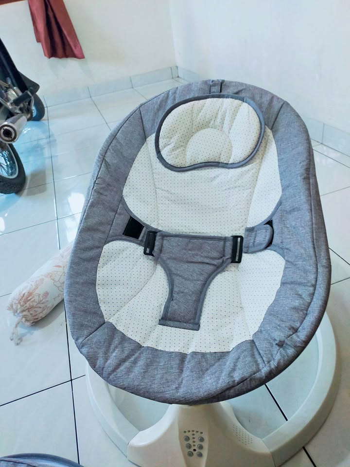 Ayunan bayi elektrik, baru di pakai satu Minggu