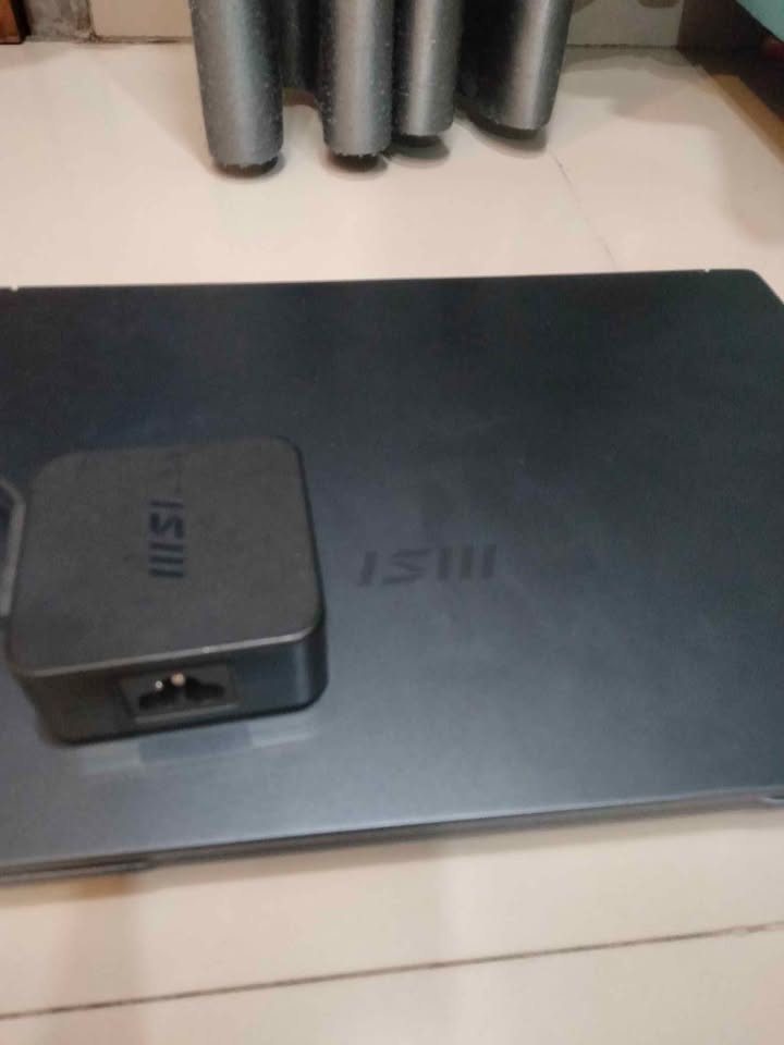 MSI Modern Ryzen 5 Ram 8 SSD 512