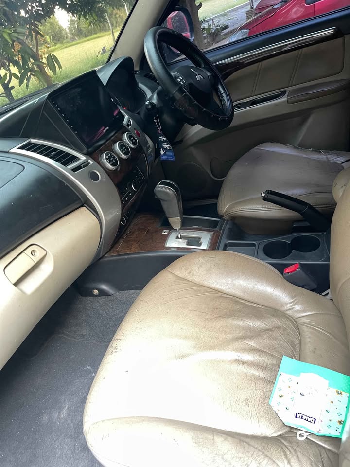 Tahun 2013 Mitsubishi pajero