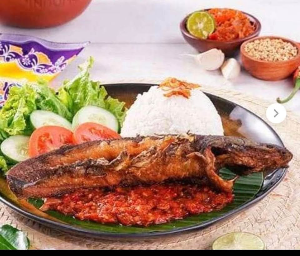 Menyediakan makanan dan bisa pesan/masak/antar