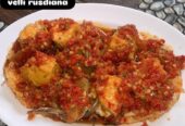 Menyediakan makanan dan bisa pesan/masak/antar