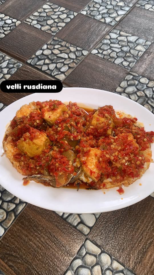 Menyediakan makanan dan bisa pesan/masak/antar