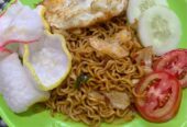 Menyediakan makanan dan bisa pesan/masak/antar