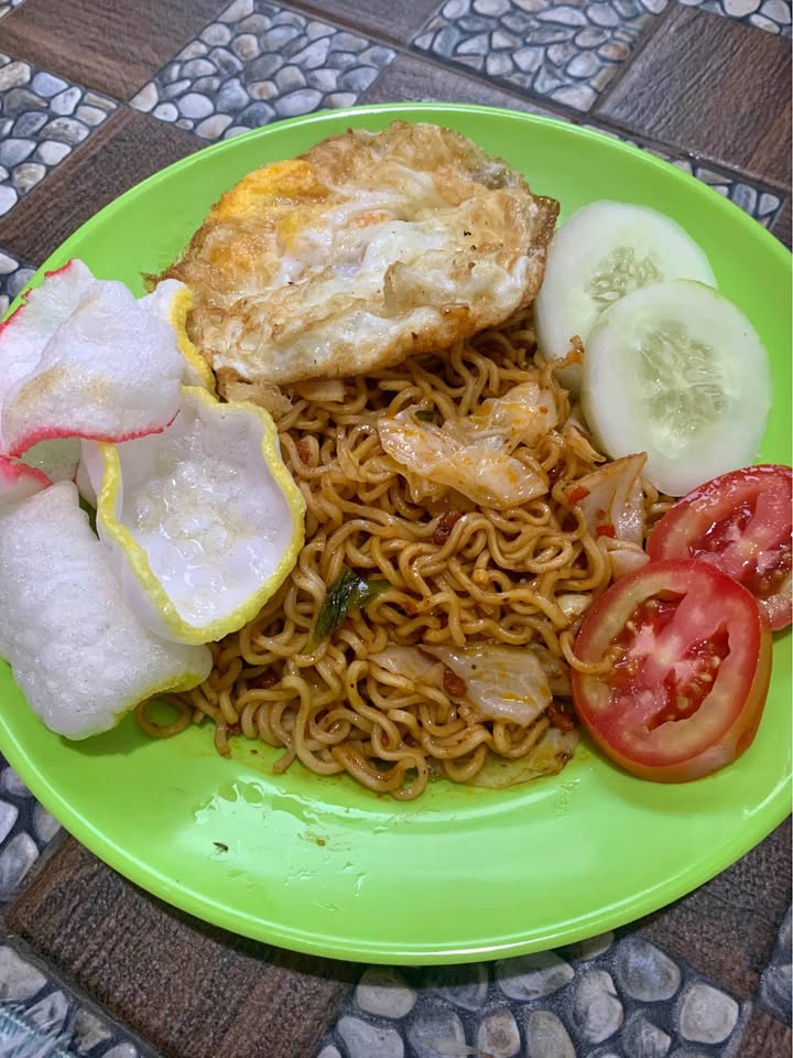 Menyediakan makanan dan bisa pesan/masak/antar