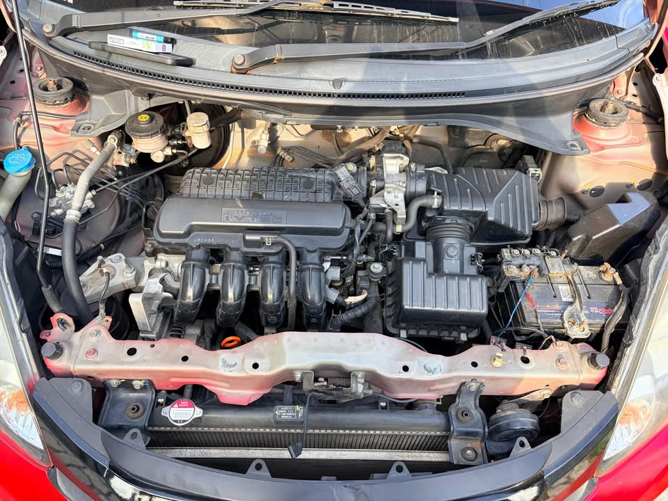 2015 Honda Brio Warna eksterior Red