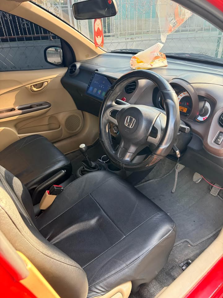 2015 Honda Brio Warna eksterior Red