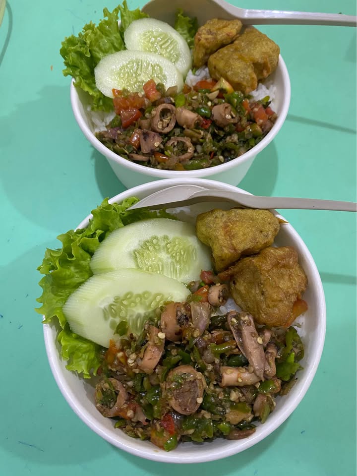 nasi ayam geprekkkk jengkoll dan nasi ayam pecak ijoo
