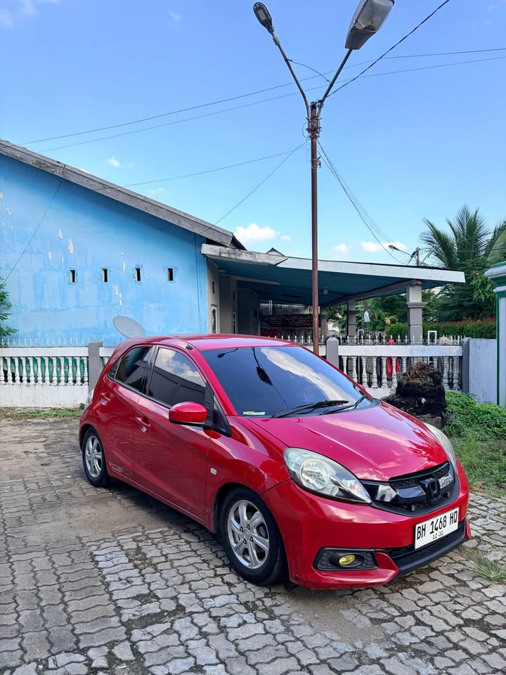 2015 Honda Brio Warna eksterior Red