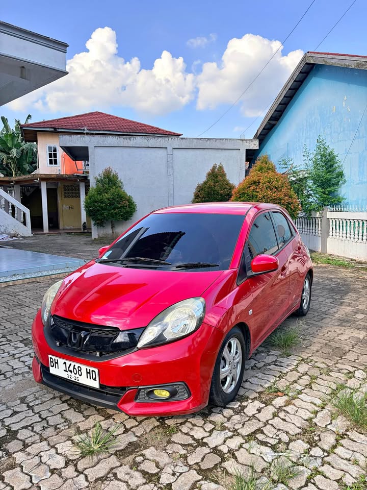 2015 Honda Brio Warna eksterior Red