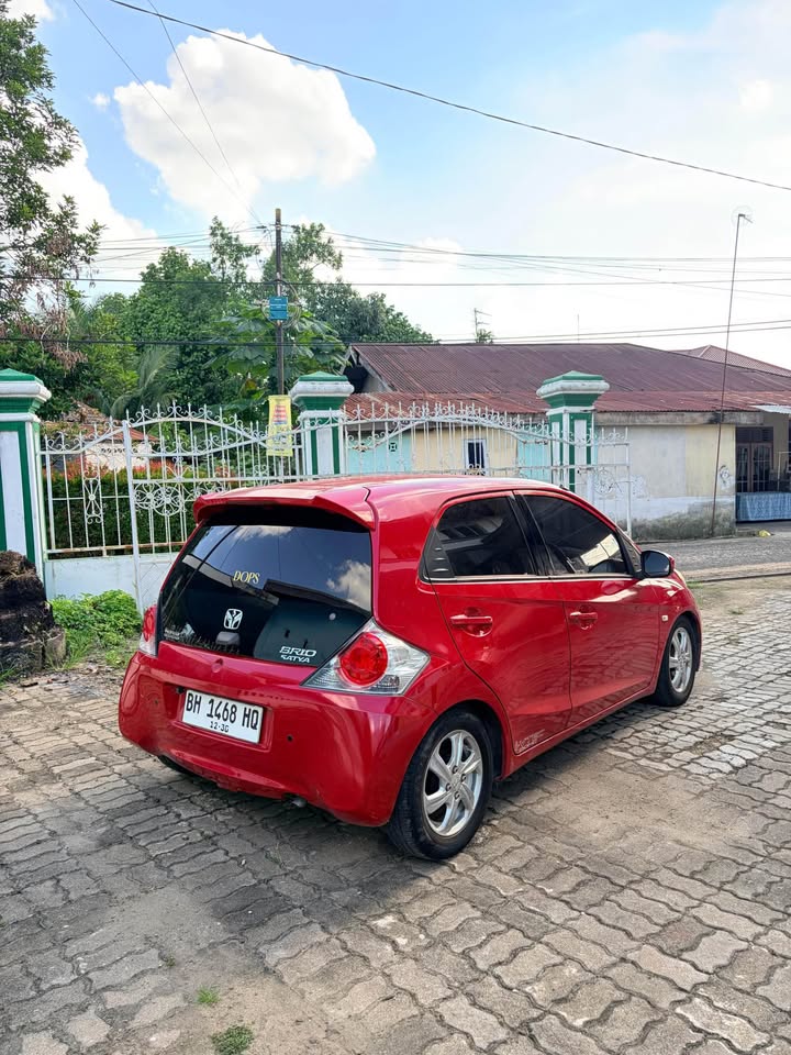2015 Honda Brio Warna eksterior Red