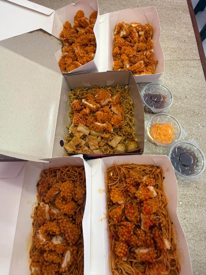 nasi ayam geprekkkk jengkoll dan nasi ayam pecak ijoo