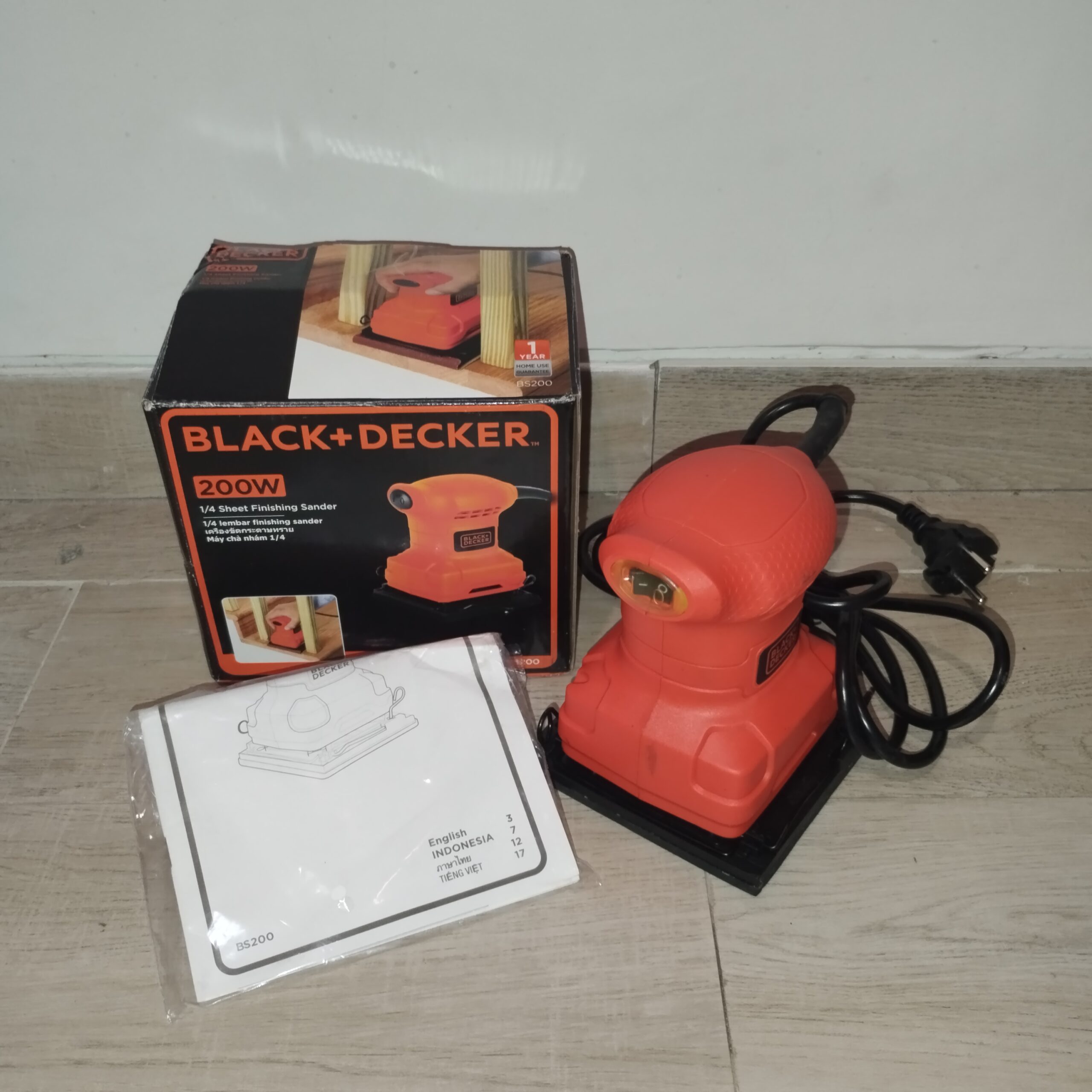 MESIN AMPLAS BLACK DECKER
