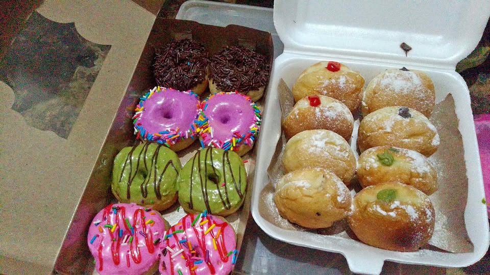 Jual aneka donat dan pisang bolen