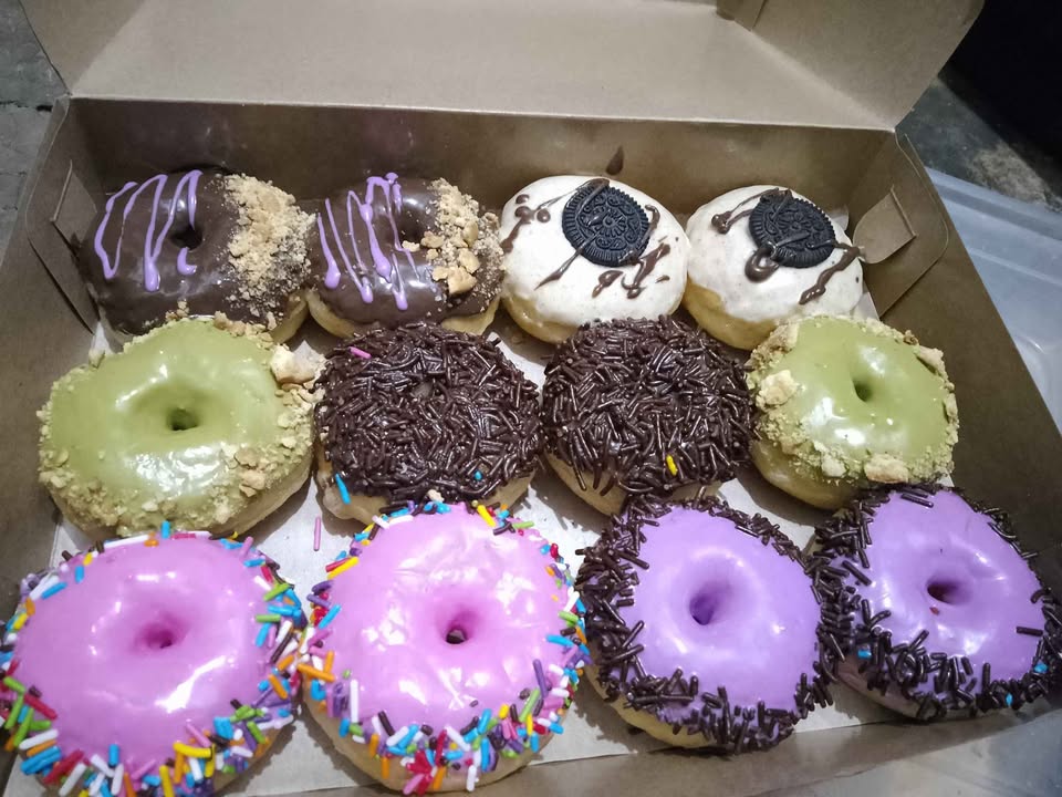 Jual aneka donat dan pisang bolen