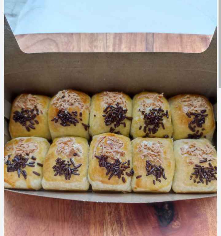Jual aneka donat dan pisang bolen