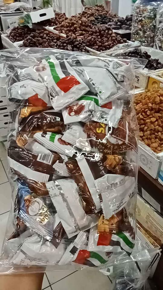 MENYEDIAKAN OLEH-OLEH KHAS MAKKAH