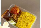 Di Jual Nasi kuning ayam bumbu