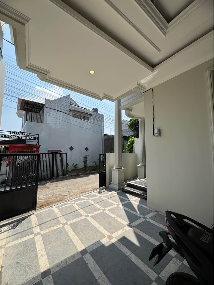DIJUAL RUMAH 2 LANTAI SIAP HUNI