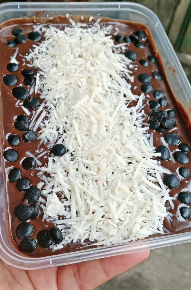 Ready pizza homemade, pisang pasir dan brownies lumer
