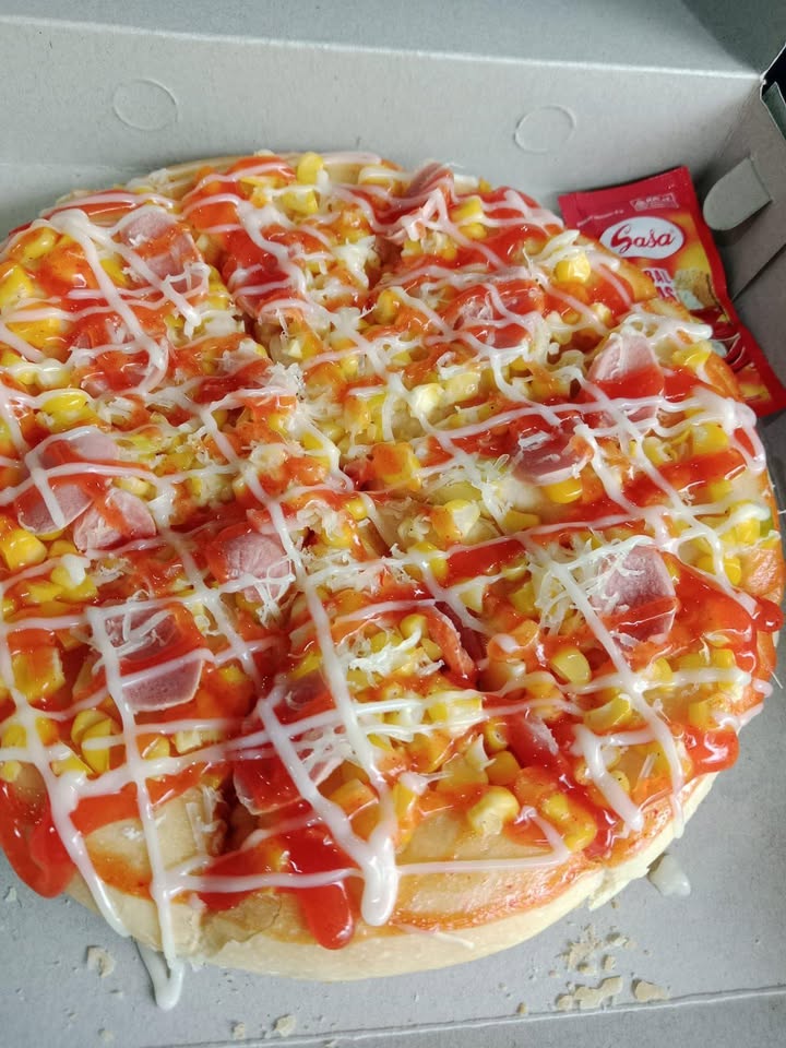 Ready pizza homemade, pisang pasir dan brownies lumer