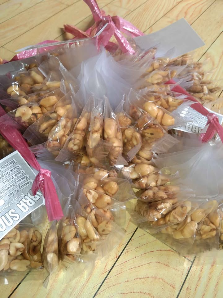 Di Jual Kacang n makanan ringan