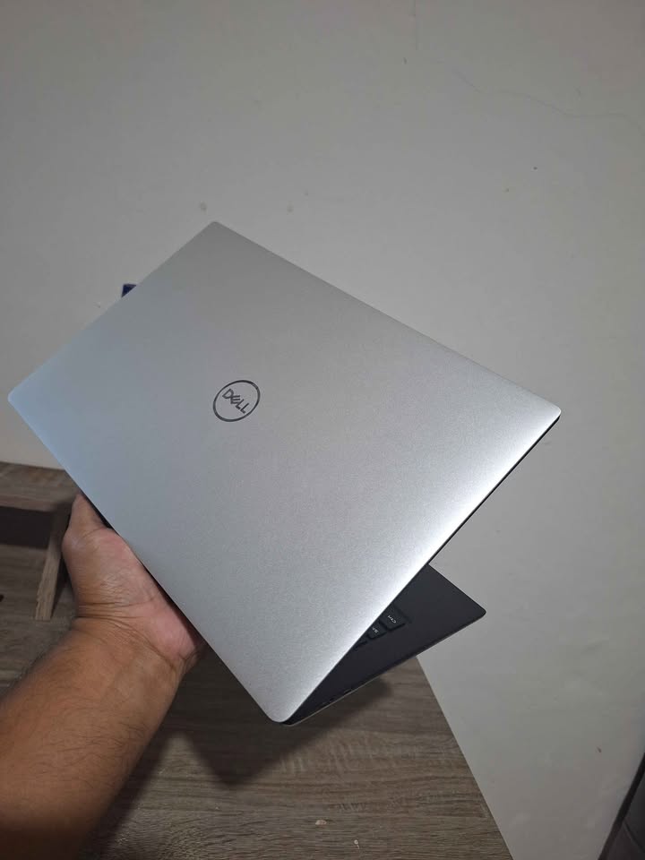 Dell XPS 13 9380 black carbon like new