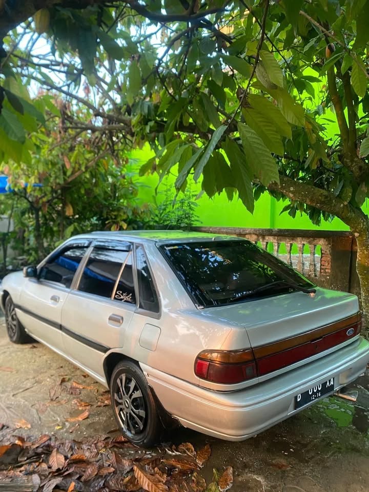 Bismilah..jual sedan Ford leser ghia..taun 1990