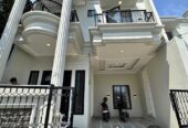 DIJUAL RUMAH 2 LANTAI SIAP HUNI