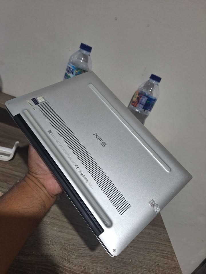 Dell XPS 13 9380 black carbon like new