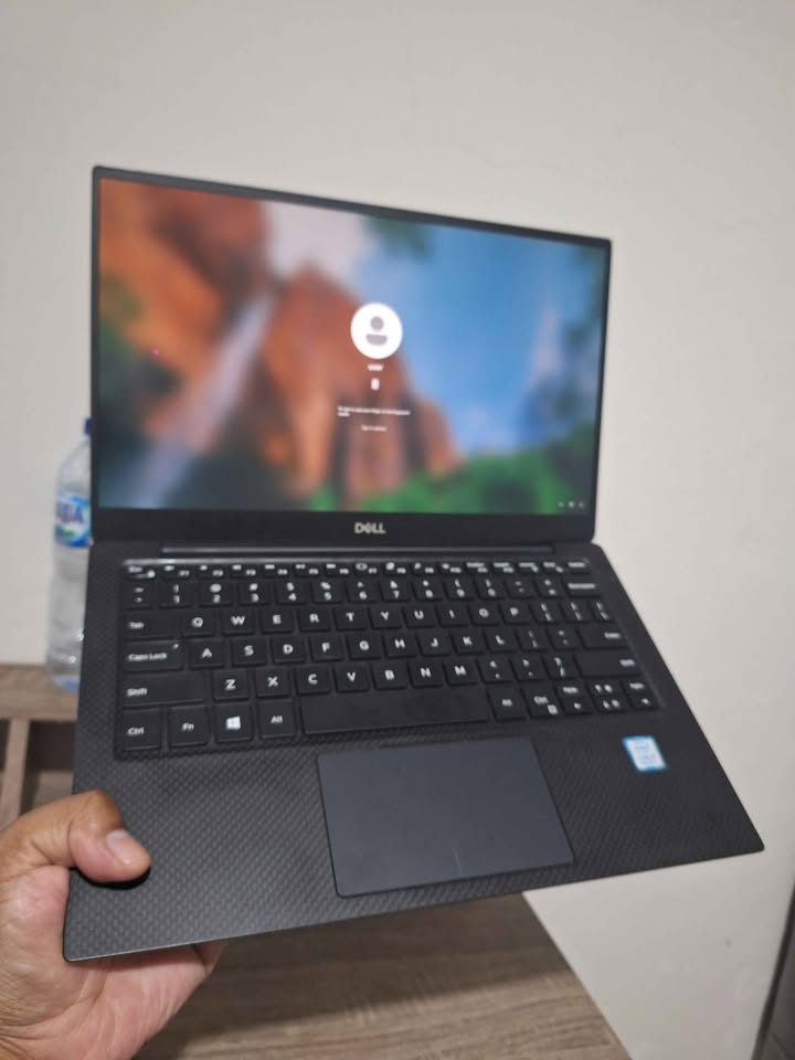 Dell XPS 13 9380 black carbon like new