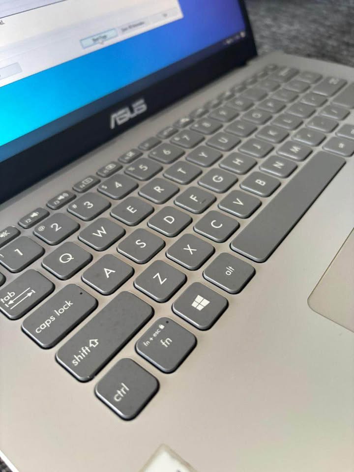 ASUS VivoBook 14 – Siap Pakai