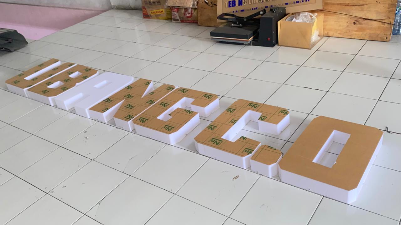 Huruf timbul akrilik non lampu