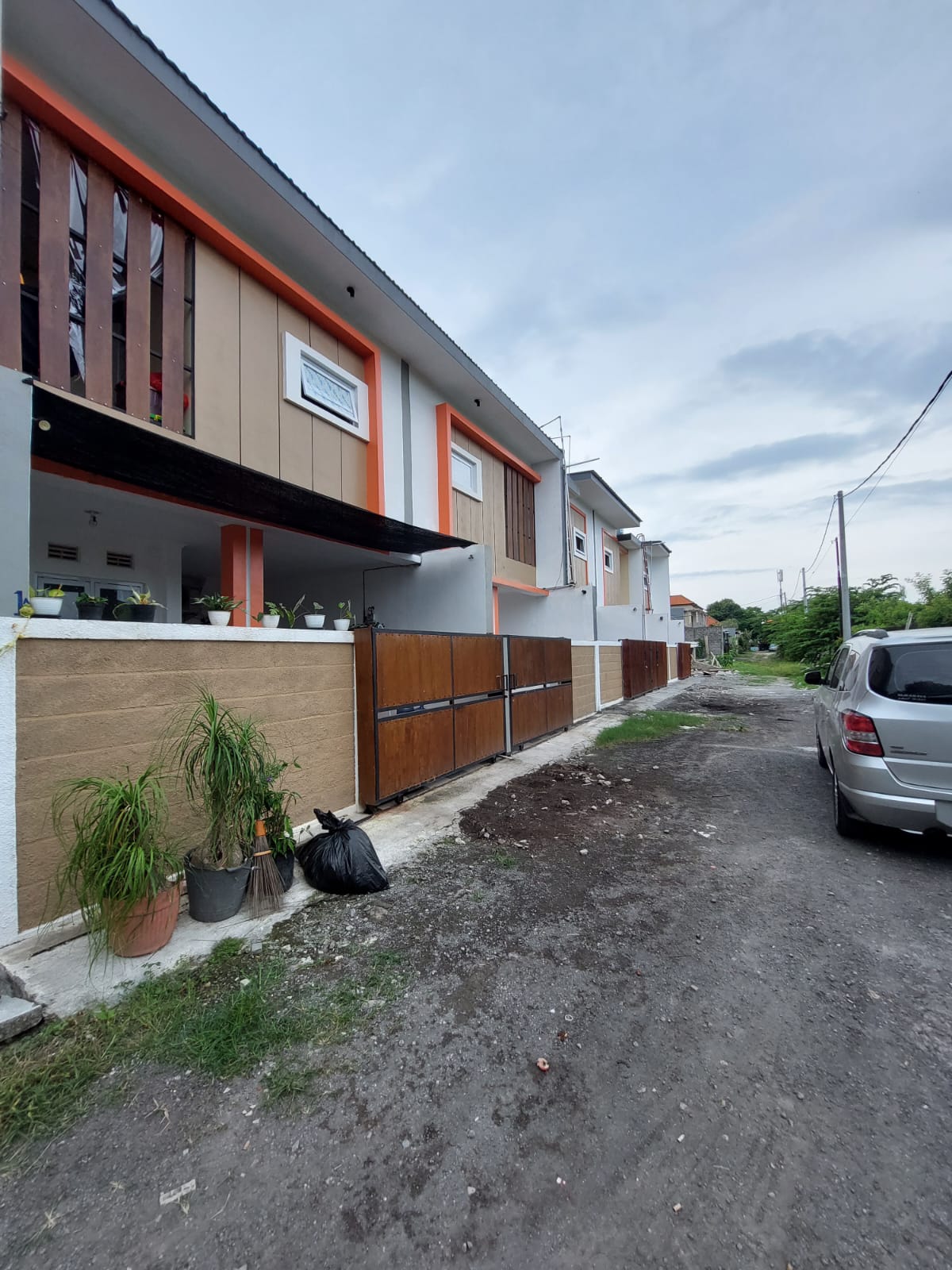 Sewa Rumah Nyaman Tenang 2 Lantai 2 Kamar Tukad Badung Renon