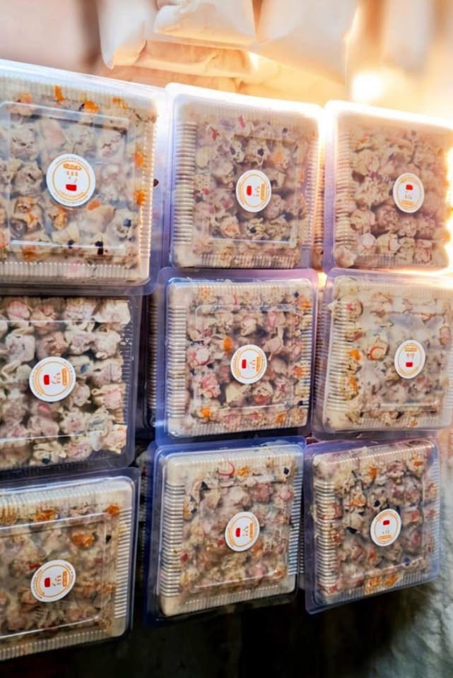 Dimsum gurih, enak, ekonomis, dan yg pasti halalan thoyban..