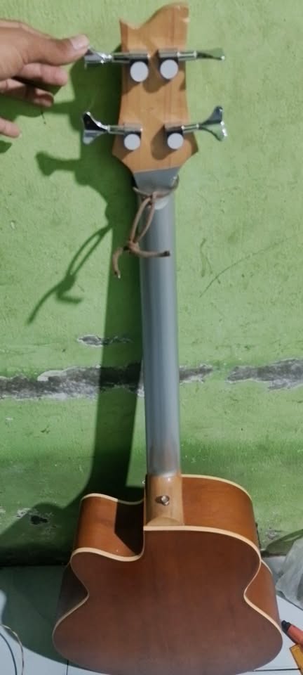 Dijual Gitar Bass Akustik Merek JGS