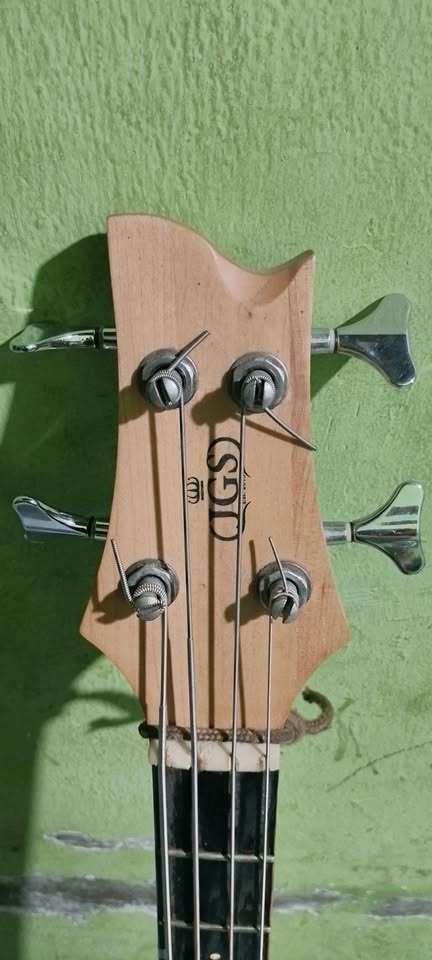 Dijual Gitar Bass Akustik Merek JGS