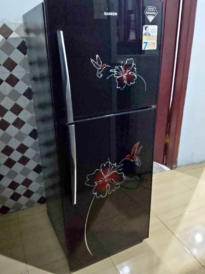 Dijual kulkas rumah sanken
