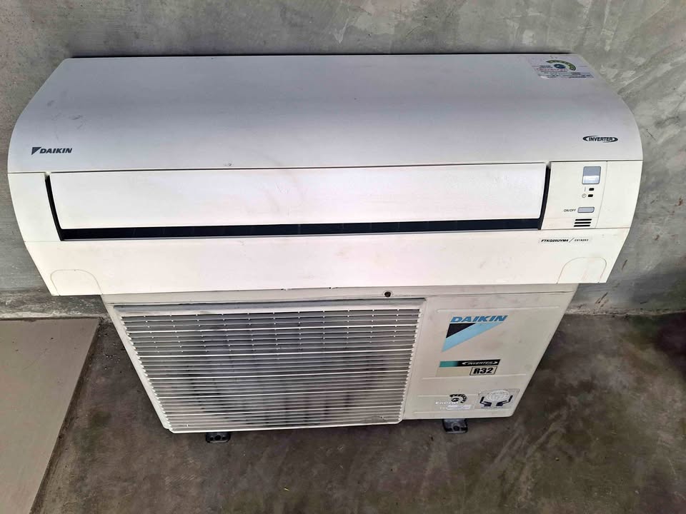 Di jual ac daikin inverter 1pk