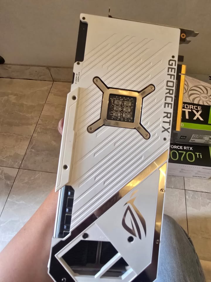 VGA Asus RTX 3080 Strix OC White