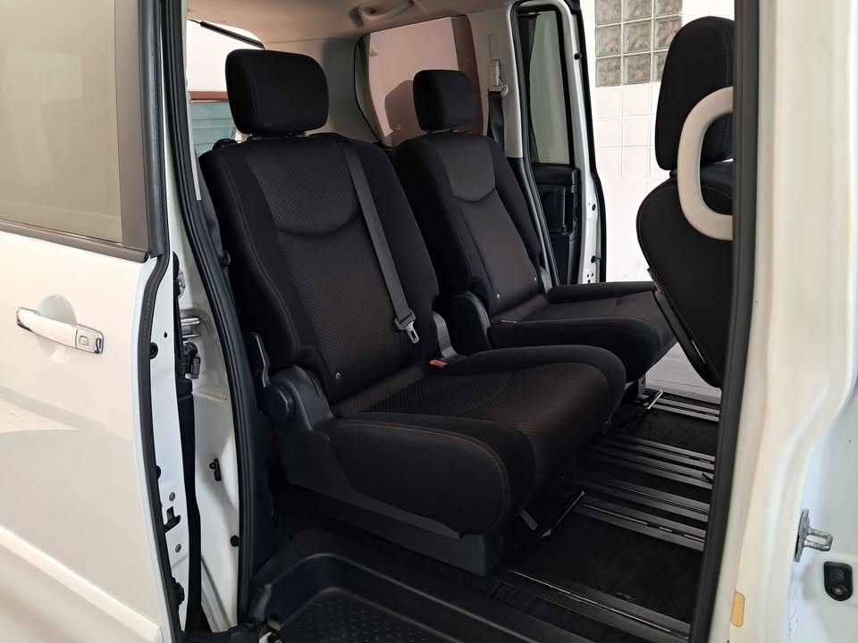 DIJUAL Nissan Serena HWS Automatic tahun 2013